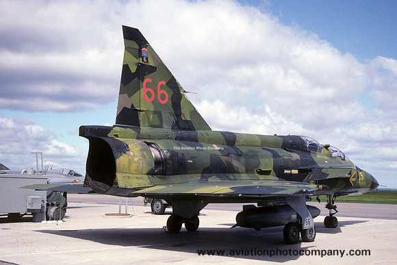 Swedish Air Force F15 SAAB Viggen Sk-37 37804/66 (1996)