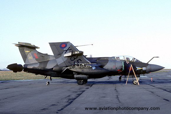 RAF 208 Squadron Blackburn Buccaneer S.2 XV352 (1981)