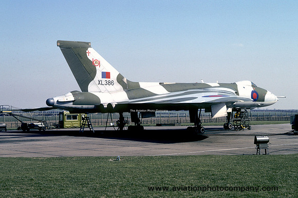RAF 101 Squadron Avro Vulcan B.2 XL386 (1982)