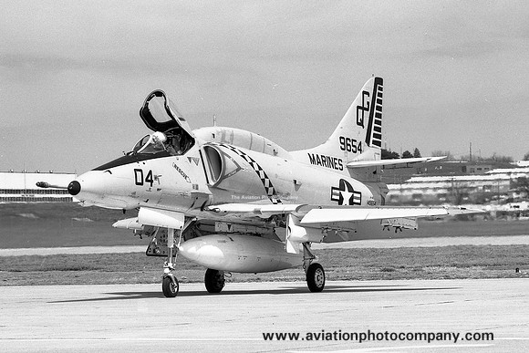 US Marines VMA-131 Douglas A-4E Skyhawk 149654/QG-04 (1982)