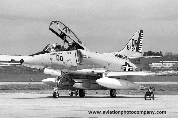 US Marines VMA-322 Douglas TA-4J Skyhawk 158464/QR-00 (1982)