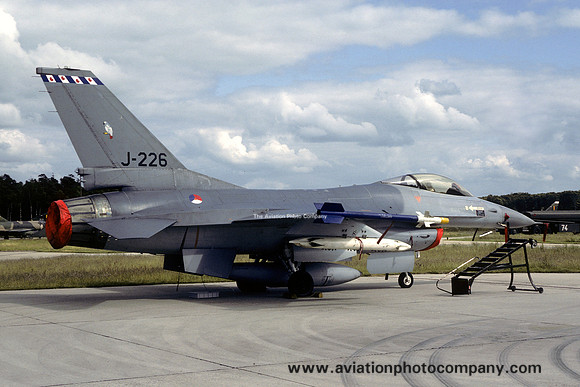 Dutch Air Force 322 Squadron GD F-16A Fighting Falcon J-226 (1982)