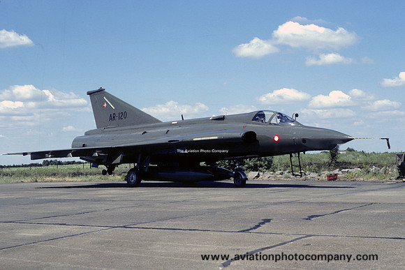 Danish Air Force Esk 729 SAAB Draken RF-35 AR-120 (1982)