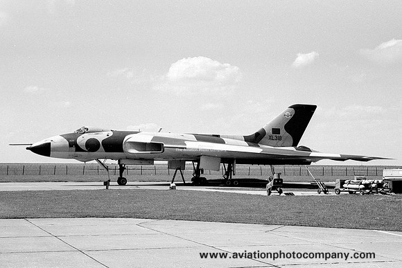 RAF 230 OCU Avro Vulcan B.2 XL318 (1974)