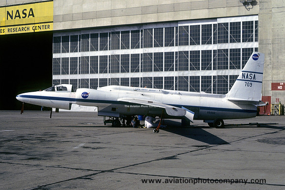 NASA Earth Survey Lockheed U-2 NASA-709 at Moffett Field Ames Research Centre (1977)