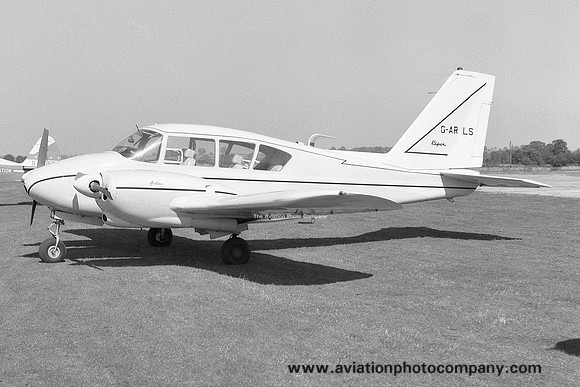 Piper PA-23-250 Aztec G-ARLS (1961)