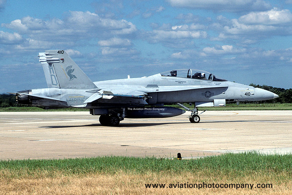 US Marines VFA-106 McDonnell Douglas F/A-18C Hornet 163452/AD-410 (2000)
