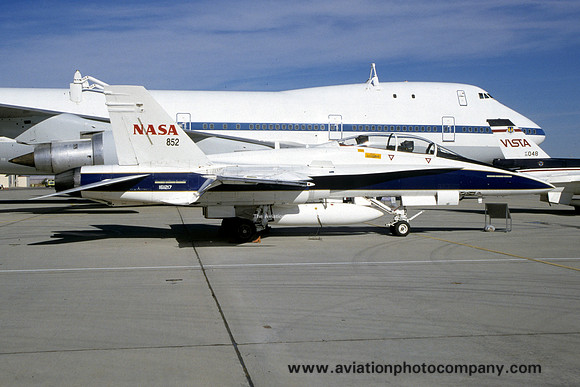 NASA McDonnell Douglas F/A-18B Hornet NASA-852/161217 at Edwards AFB (2000)