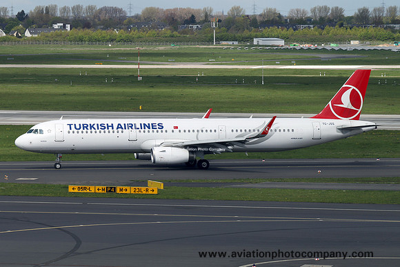 Turkish Airlines Airbus A321-200 TC-JSS (2016)
