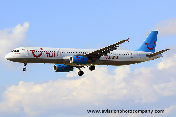 TUI Russia Airbus A321-200 EI-ETL at Barcelona (2013)