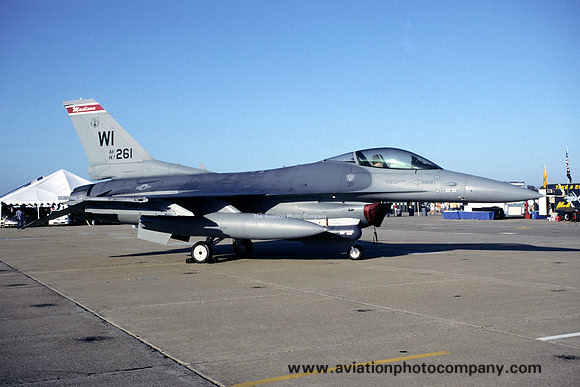 USAF Wisconsin ANG 176 FS GD F-16C Fighting Falcon 87-0261/WI (2002)