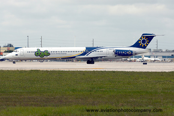Dutch Antilles Express McDonnell Douglas MD-83 N307FA at Miami IAP (2013)