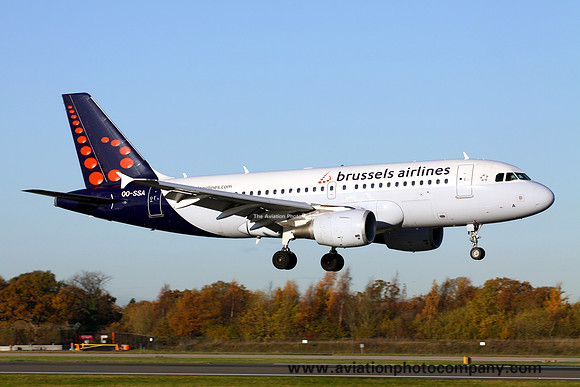 Brussels Airlines Airbus A319-100 OO-SSA at Manchester (2013)