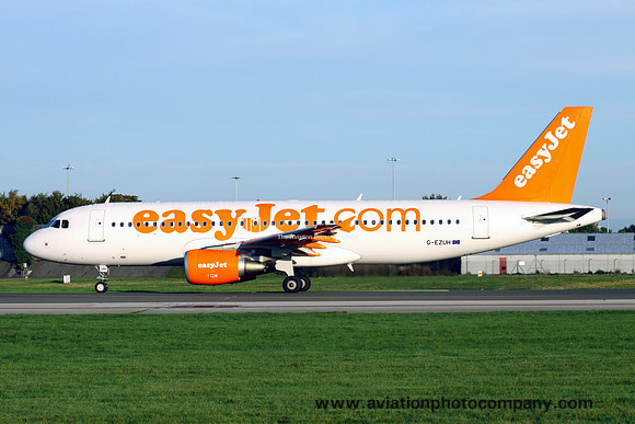 easyJet Airbus A320-200 G-EZUH at Manchester (2013)