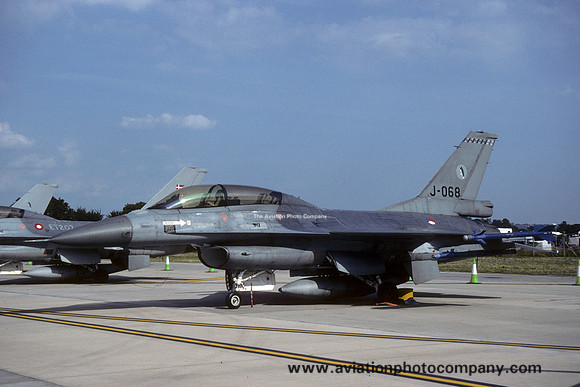 Dutch Air Force 322 Squadron General Dynamics F-16BM Fighting Falcon J-068 at RIAT Fairford (2002)