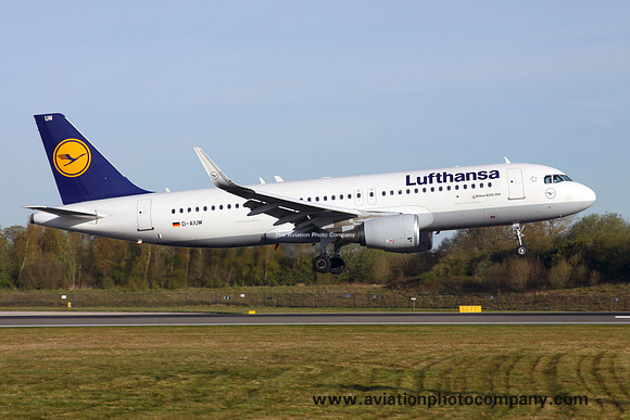 Lufthansa Airbus A320-200 D-AIUM at Manchester IAP (2016)