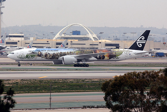 Air New Zealand Boeing 777-300ER ZK-OKP at Los Angeles IAP (2013)