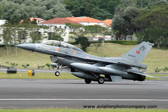 Turkish Air Force 141 Filo General Dynamics F-16D Fighting Falcon 88-0015 at Lajes (2009)