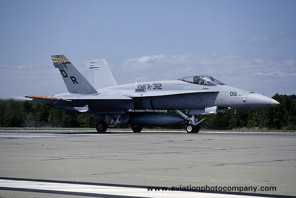 US Marines VMFA-312 McDonnell Douglas F/A-18C Hornet 164275/DR-09 (1992)