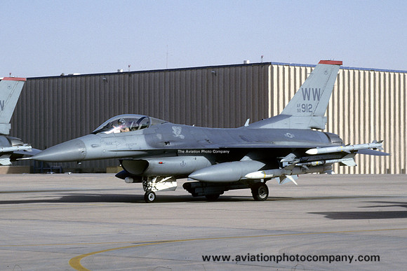 USAF 35 FW 13 FS GD F-16C Fighting Falcon 92-3912/WW at Prince Sultan AB (2000)