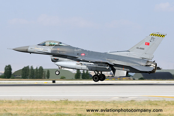Turkish AF 141 Filo GD F-16C 93-0668 at Anatolian Eagle, Konya (2014)