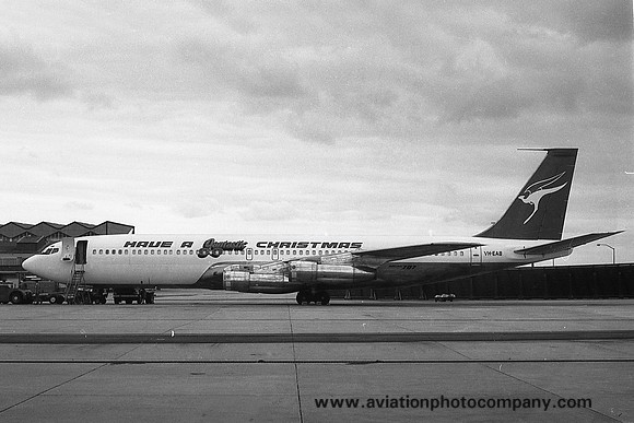 Qantas Boeing 707-338C VH-EAB (1977)