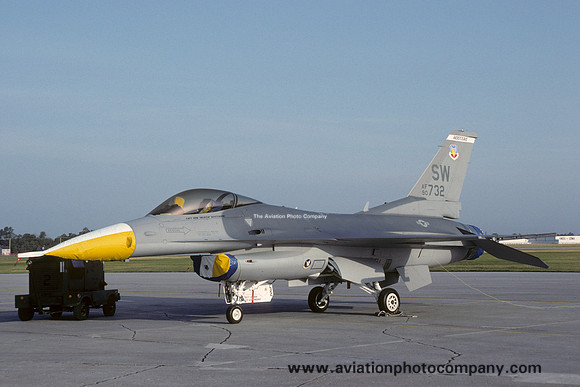 USAF 363 FW 17 FS General Dynamics F-16C Fighting Falcon 90-0732/SW (1992)