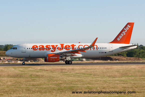 easyJet Airbus A320-200 G-EZWT at Luton (2016)