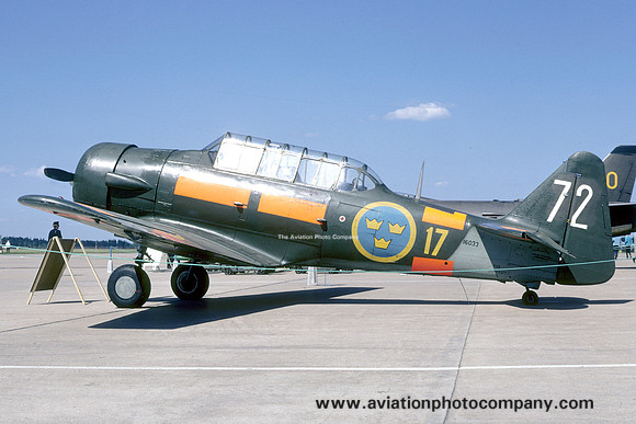 Swedish Air Force F17 Noorduyn AT-16-ND Harvard IIB 16033/72 (1968)