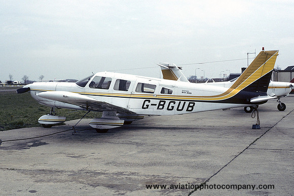 Piper PA-32-300 Cherokee Six G-BGUB (1984)