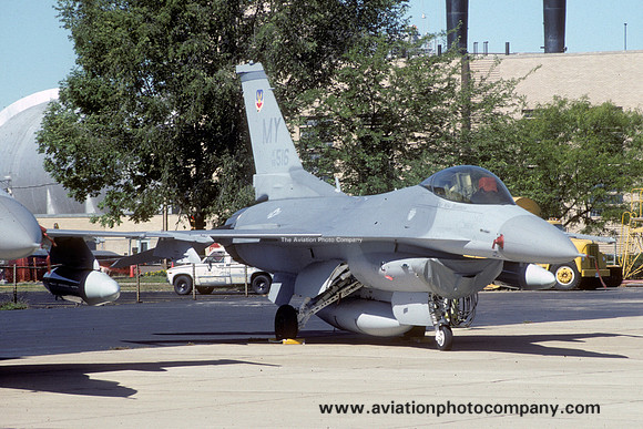 USAF 347 TFW 70 TFS General Dynamics F-16C Fighting Falcon 88-0516/MY (1991)