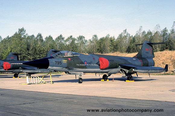 Canadian Air Force 1 CAG 421 Squadron Lockheed F-104G Starfighter 104795 (1982)