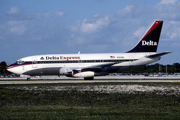 Delta Express Boeing 737-200 N315DL (1999)