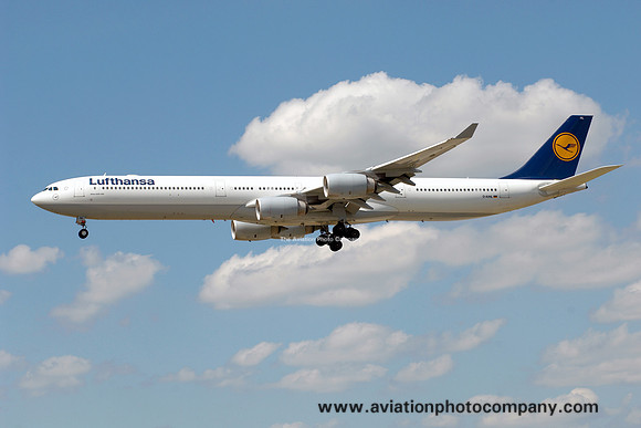 Lufthansa Airbus A340-642 D-AIHL (2008)