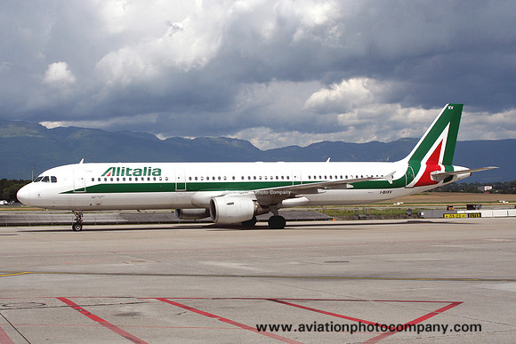 Alitalia Airbus A321-112 I-BIXV at Geneva (2008)