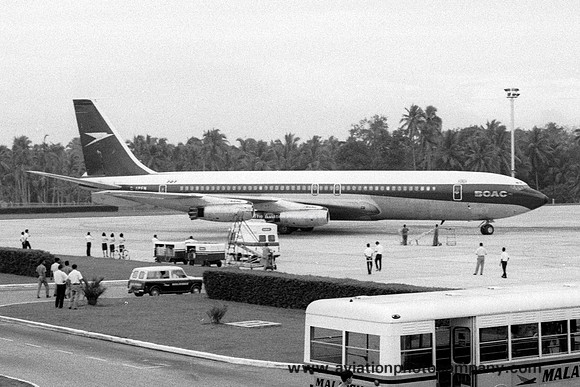 BOAC Boeing 707-400 G-APFN at Paya Lebar (1966)
