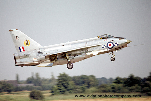 RAF 19 Squadron English Electric Lightning F.2A XN784/R