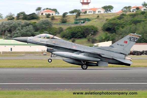 Turkish Air Force 192 Filo General Dynamics F-16C Fighting Falcon 94-0071 at Lajes (2009)