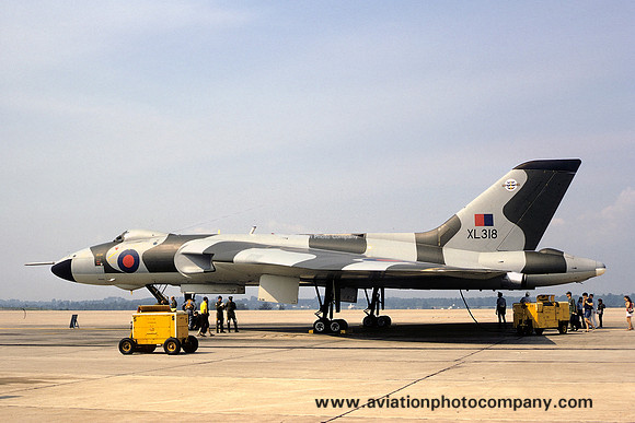 RAF 230 OCU Avro Vulcan B.2 XL318 (1973)