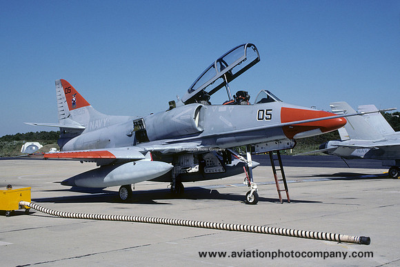 US Navy USNTPS Douglas TA-4J Skyahwk 158126/05 (1985)