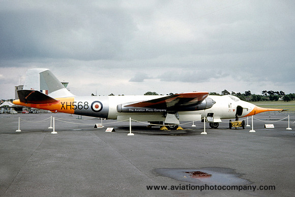 RAE English Electric Canberra B.6 XH568 (1960s)