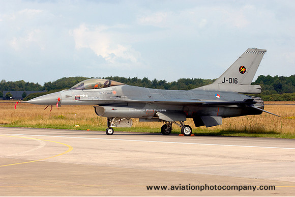 Dutch Air Force 312 Squadron GD F-16AM Fighting Falcon J-016 (2009)