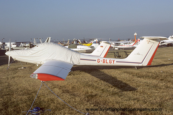 Grob G.109B G-BLGY at the Farnborough Air Show (1984)