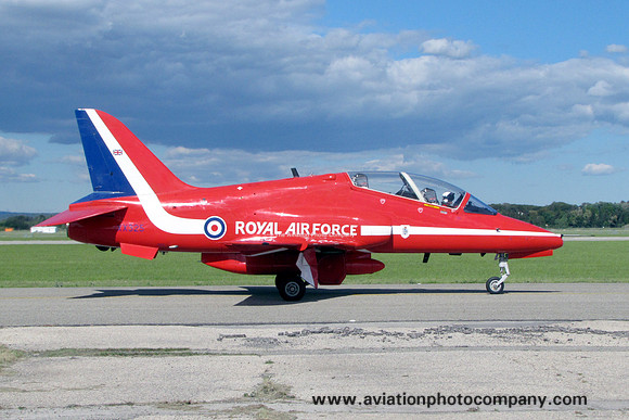 RAF Red Arrows Hawker Siddeley Hawk T.1 XX325 at the Salon Airshow (2013)