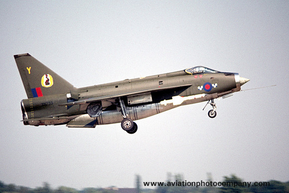 RAF 19 Squadron English Electric Lightning F.2A XN733/Y