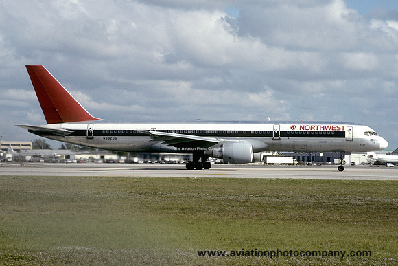Northwest Airlines Boeing 757-251 N532US (1992)