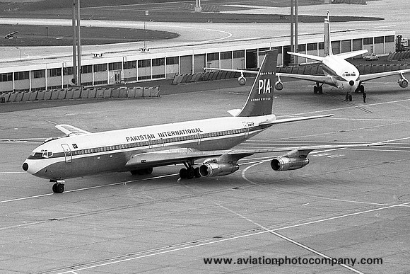 Pakistan International Airlines Boeing 707-340C AP-AXA (1973)
