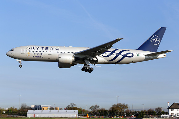 Saudia Boeing 777-200ER HZ-AKA in Skyteam scheme at Manchester (2014)