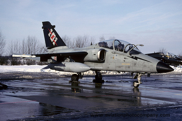 Italian Air Force 32 Stormo Aeritalia AMX-T MM55037/32-64 (2004)