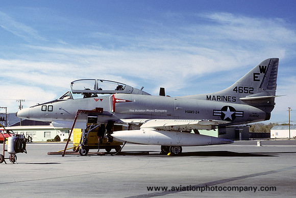 US Marines H&MS-24 Douglas TA-4F Skyhawk 154652/EW-00 (1979)